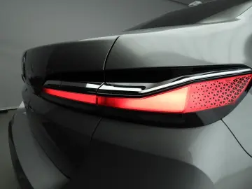 BMW 750 7 Serie 750e xDrive   LED   Leder   HUD   Ac
