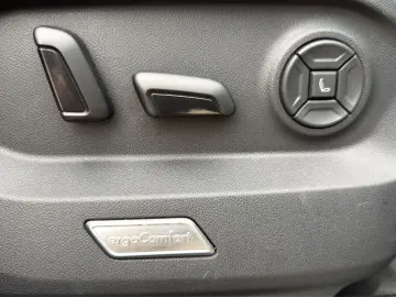 VW Touareg 3.0 TDI 210 kW 4Motion R-Line 23  Pano