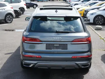 AUDI Q7 55 TFSIe 4x4 S line AHK AIR PANO LASER LEDER