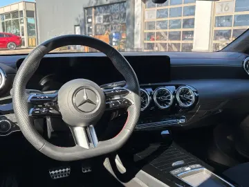 MERCEDES-BENZ CLA 200 AMG Line Panorama Ambiente Key…