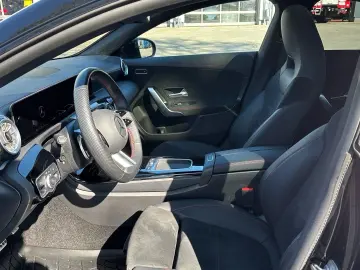 MERCEDES-BENZ CLA 200 AMG Line Panorama Ambiente Key…