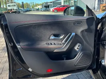 MERCEDES-BENZ CLA 200 AMG Line Panorama Ambiente Key…