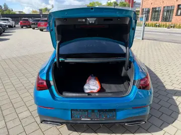 MERCEDES-BENZ CLA 200 d AMG MBUX Pano Night Rcam Ambi