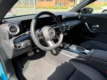 MERCEDES-BENZ CLA 200 d AMG MBUX Pano Night Rcam Ambi