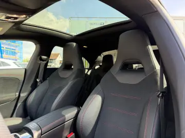 MERCEDES-BENZ CLA 200 d AMG MBUX Pano Night Rcam Ambi