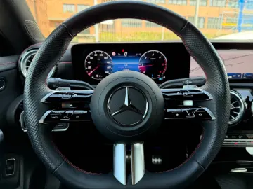 MERCEDES-BENZ CLA 200 d AMG MBUX Pano Night Rcam Ambi