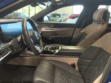 BMW 740d xDr M Sport PRO SHZ ExLou INT 4xMASS ROLLO