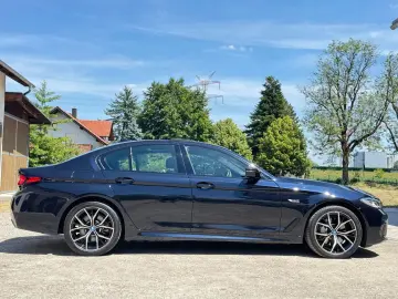 BMW 530e xDrive M Sportpaket Glasdach AHK HeadUp 19