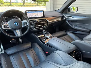 BMW 530e xDrive M Sportpaket Glasdach AHK HeadUp 19
