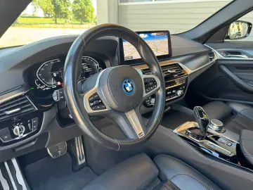 BMW 530e xDrive M Sportpaket Glasdach AHK HeadUp 19