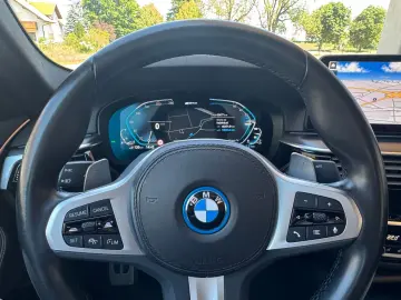BMW 530e xDrive M Sportpaket Glasdach AHK HeadUp 19