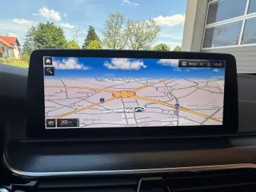 BMW 530e xDrive M Sportpaket Glasdach AHK HeadUp 19