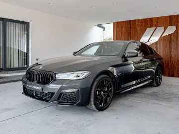 BMW 530 e  M pack  open dak  Harman Kardon  Head-up