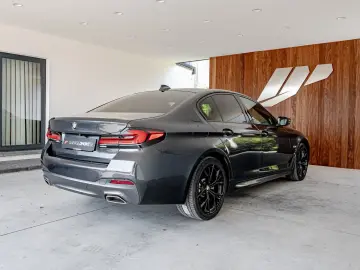 BMW 530 e  M pack  open dak  Harman Kardon  Head-up