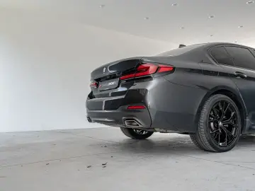 BMW 530 e  M pack  open dak  Harman Kardon  Head-up