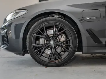 BMW 530 e  M pack  open dak  Harman Kardon  Head-up