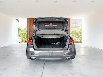 BMW 530 e  M pack  open dak  Harman Kardon  Head-up
