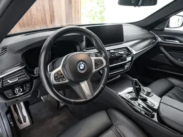 BMW 530 e  M pack  open dak  Harman Kardon  Head-up