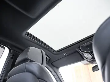 BMW 530 e  M pack  open dak  Harman Kardon  Head-up