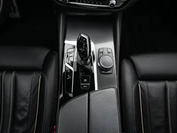 BMW 530 e  M pack  open dak  Harman Kardon  Head-up