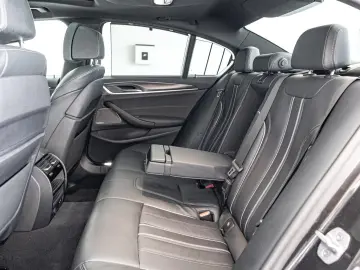 BMW 530 e  M pack  open dak  Harman Kardon  Head-up