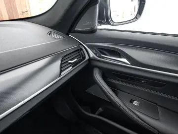 BMW 530 e  M pack  open dak  Harman Kardon  Head-up