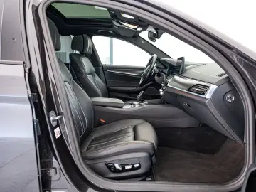 BMW 530 e  M pack  open dak  Harman Kardon  Head-up