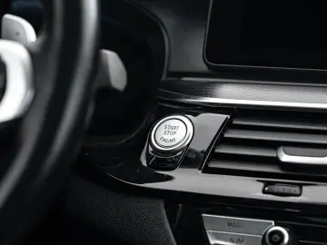 BMW 530 e  M pack  open dak  Harman Kardon  Head-up