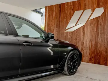 BMW 530 e  M pack  open dak  Harman Kardon  Head-up