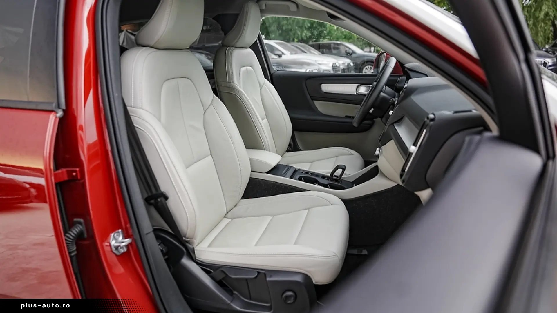 Volvo XC 40 B4 B AWD DKG Momentum Pro