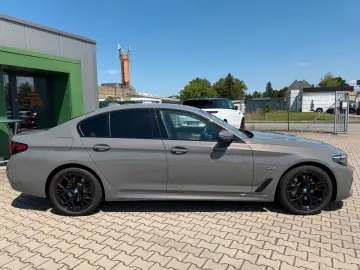 BMW 530e M Sport Shadow Line Harman kardon LED 19