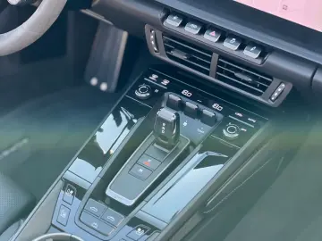Porsche  Carrera 4 GTS T-Hybrid Cabrio