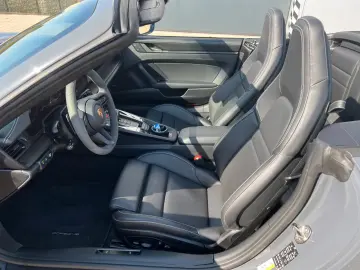 Porsche  Carrera 4 GTS T-Hybrid Cabrio