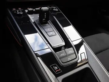PORSCHE 992 Carrera 4 GTS BOSE 18-Wege 360 AllradLenk.