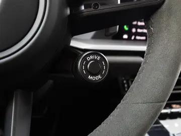 PORSCHE 992 Carrera 4 GTS BOSE 18-Wege 360 AllradLenk.