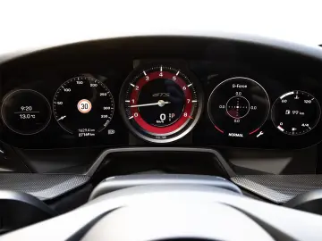 PORSCHE 992 Carrera 4 GTS BOSE 18-Wege 360 AllradLenk.