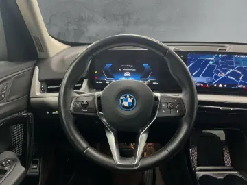 BMW iX1 xDrive30 AUTOMATIK 18''LC PROF HuD…