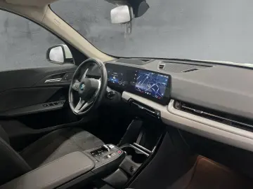 BMW iX1 xDrive30 AUTOMATIK 18''LC PROF HuD…