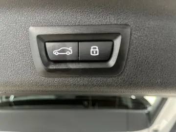 BMW iX1 xDrive30 AUTOMATIK 18''LC PROF HuD…