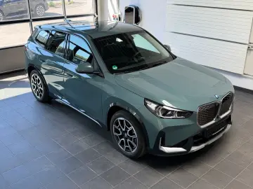 BMW iX1 30 xDrive xLine AHK_Head-Up_Massage