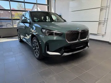 BMW iX1 30 xDrive xLine AHK_Head-Up_Massage