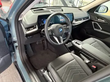 BMW iX1 30 xDrive xLine AHK_Head-Up_Massage