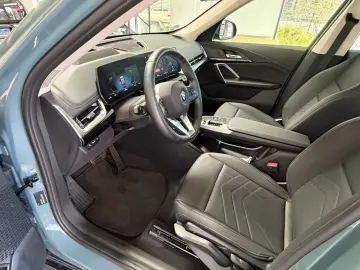 BMW iX1 30 xDrive xLine AHK_Head-Up_Massage
