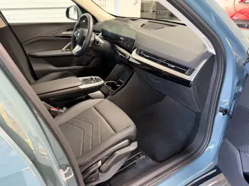BMW iX1 30 xDrive xLine AHK_Head-Up_Massage