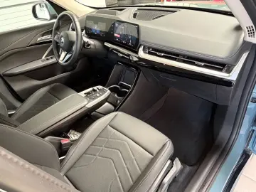 BMW iX1 30 xDrive xLine AHK_Head-Up_Massage