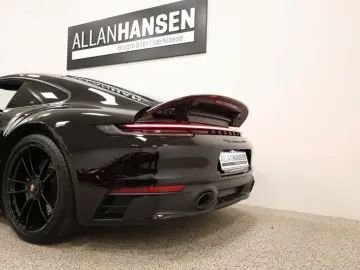 PORSCHE 911 Carrera 4 GTS  Leichtbau-Sport-Paket ACC NV