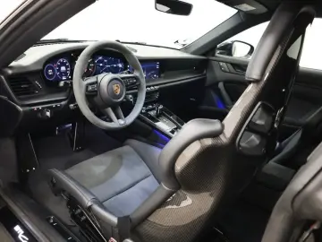 PORSCHE 911 Carrera 4 GTS  Leichtbau-Sport-Paket ACC NV