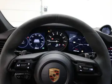 PORSCHE 911 Carrera 4 GTS  Leichtbau-Sport-Paket ACC NV