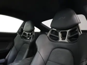 PORSCHE 911 Carrera 4 GTS  Leichtbau-Sport-Paket ACC NV