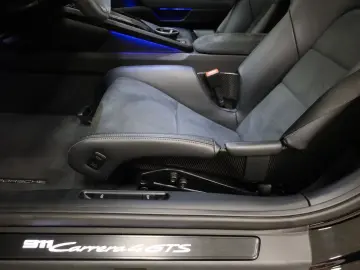 PORSCHE 911 Carrera 4 GTS  Leichtbau-Sport-Paket ACC NV